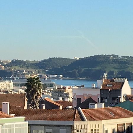 Apartamento Novo Muito Confortavel Com Vista Rio Algés Zewnętrze zdjęcie