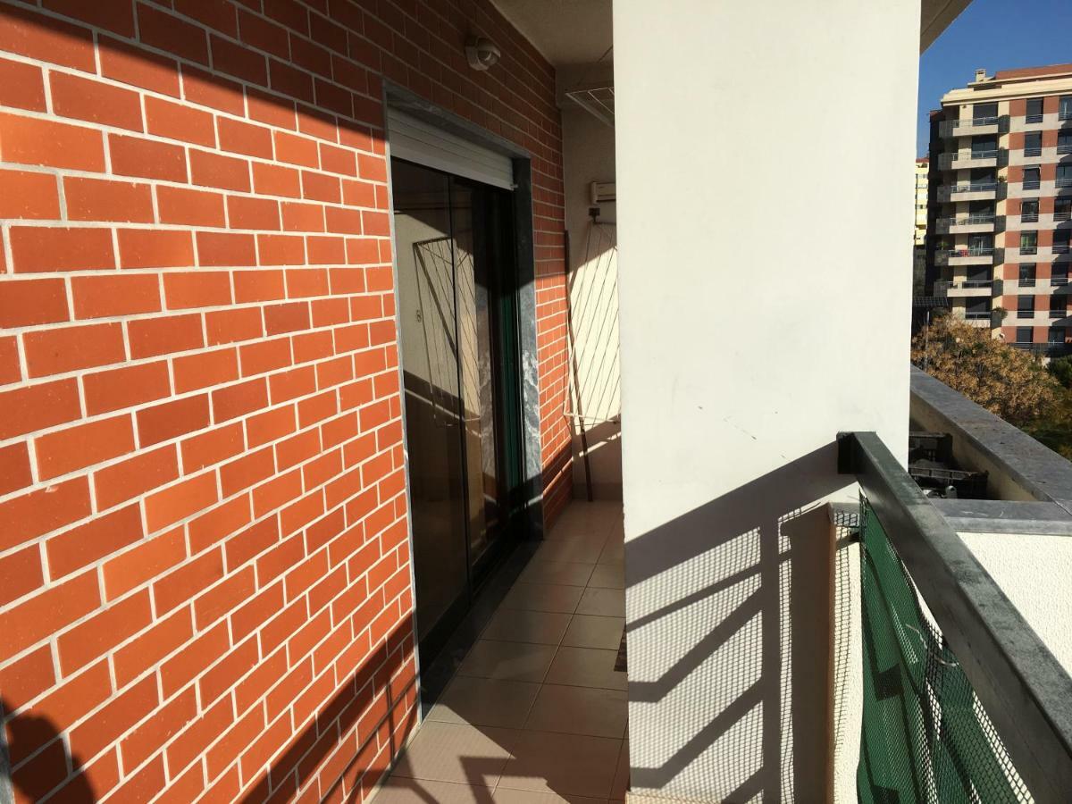 Apartamento Novo Muito Confortavel Com Vista Rio Algés Zewnętrze zdjęcie