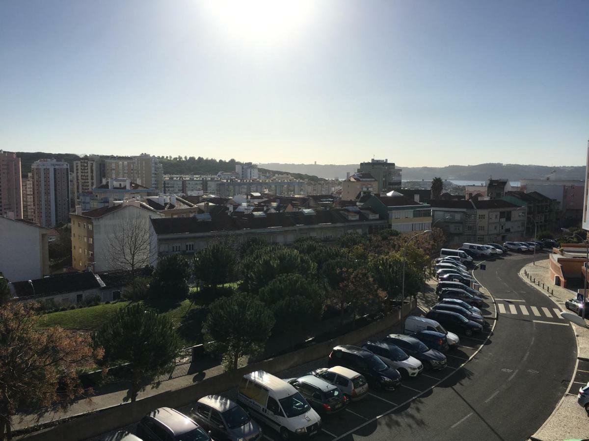 Apartamento Novo Muito Confortavel Com Vista Rio Algés Zewnętrze zdjęcie